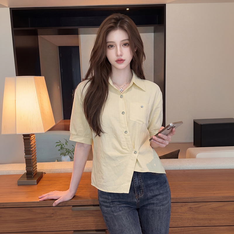 실사 비디오 2026 여름 새로운 폴로 칼라 디자인 센스 불규칙 문 襟 도루 센스 셔츠 품격 맨위