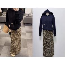 批发<b class='q'>豹纹</b>高腰长裙2025年冬季新款时尚休闲连帽卫衣套装
