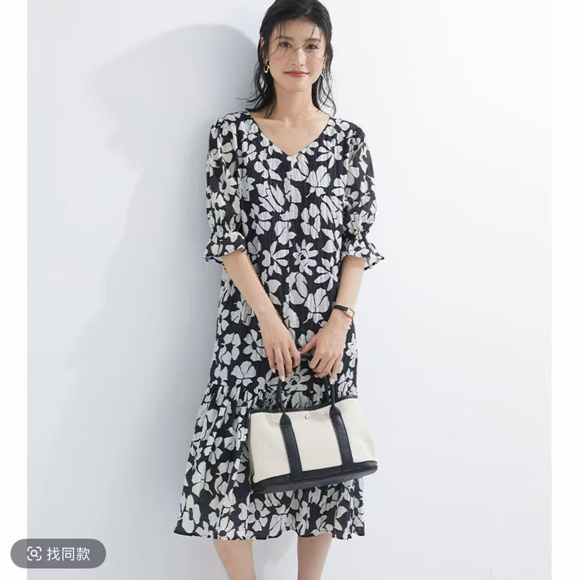 일본식 느긋한 느슨함 센스 흑인과 백인 대 꽃 드레스 여름 얇은 스타일 V넥 프릴 슬림해 보이는 롱 스커트