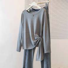 批发实拍大码长袖T恤25年秋季条纹不规则开叉收腰设计感显瘦斜肩上衣