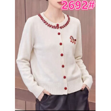 批发2025冬季新款温柔减龄小马图案修身显瘦款圆领针织开衫上衣