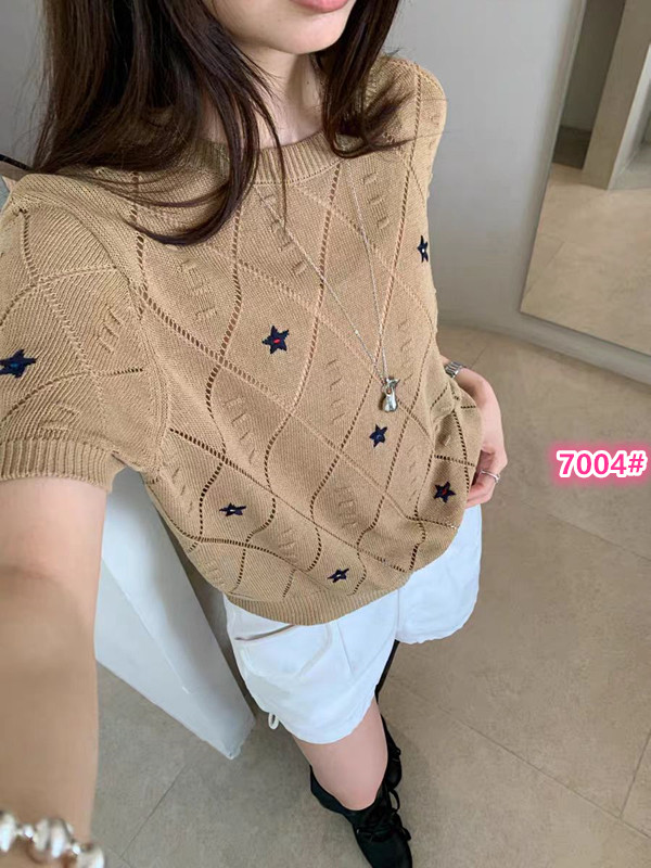 유럽 역 2026 봄 새로운 유럽 상품 패션 라운드 넥 반팔 니트 스웨터 여성 루즈핏 슬림해 보이는 맨위