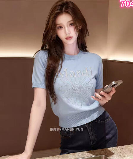 2026 여름 새로운 데이지 바람 파란색 반팔 티셔츠 여성 루즈핏 슬림해 보이는 라운드 넥 니트 맨위 꽃 프린트