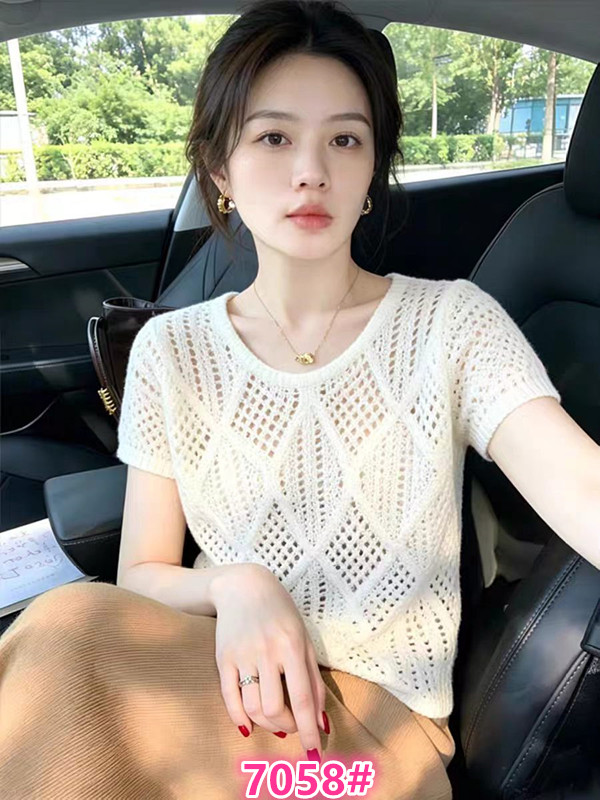 2026 초여름 새로운 홀로우 아웃 외국 가스 디자인 센스 V넥 니트 스웨터 여성용 짧은 소매 작은 키 아름다운 여성 의류 맨위