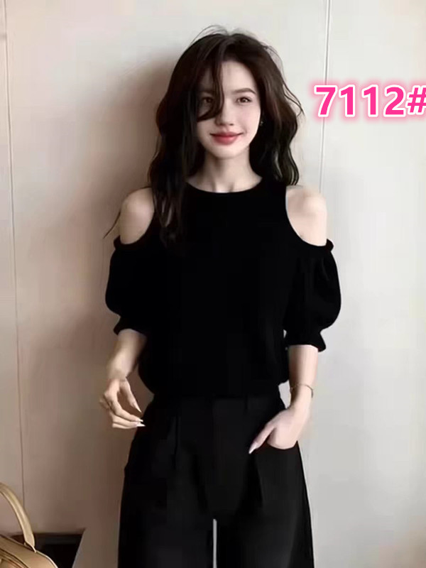 2026 여름 새로운 고유 한 슈퍼 잘 생긴 품격 오프숄더 검정색 중간 소매 맨위 다용도 고급 핫걸 작은 셔츠 여성