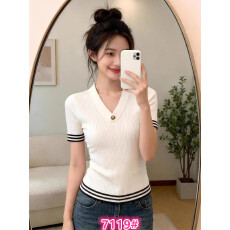 批发撞色条纹纽扣V领针织衫短袖女夏季微胖大码修身显瘦精致独特上衣