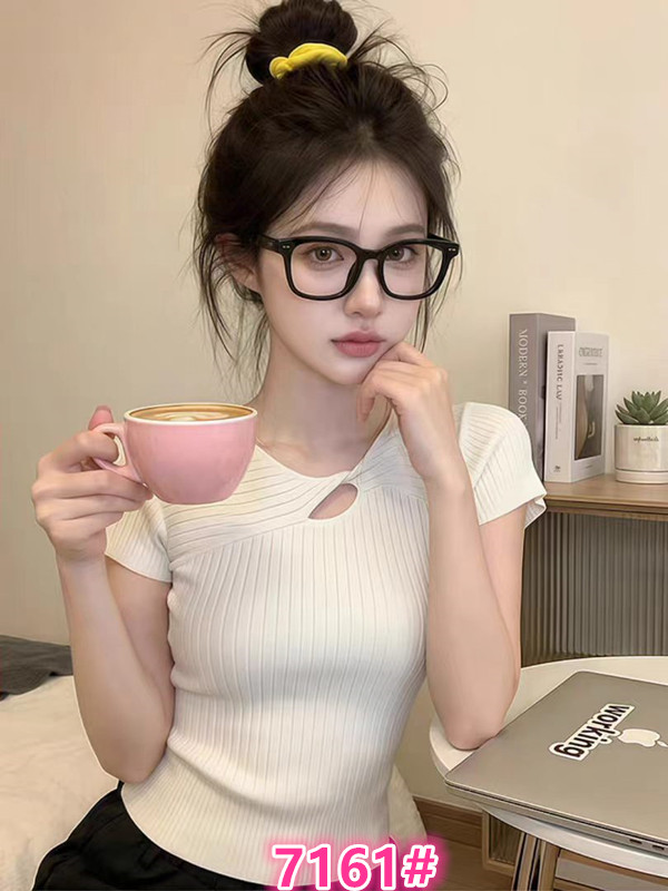 빛 요리 한 미니멀리즘 바람 화이트 홀로우 아웃 반팔 니트 스웨터 여성 2026 여름 새로운 몸매 가꾸기 슬림해 보이는 표지 배 아름다운 맨위