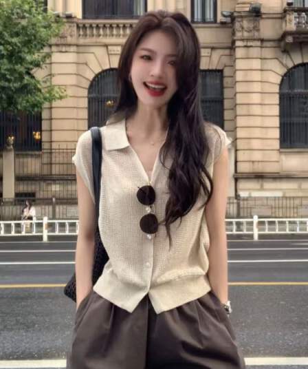 오래된 돈 바람 폴로 칼라 반팔 니트 스웨터 여성 2026 여름 새로운 얇은 스타일 홀로우 아웃 디자인 센스 슬림해 보이는 품격 맨위