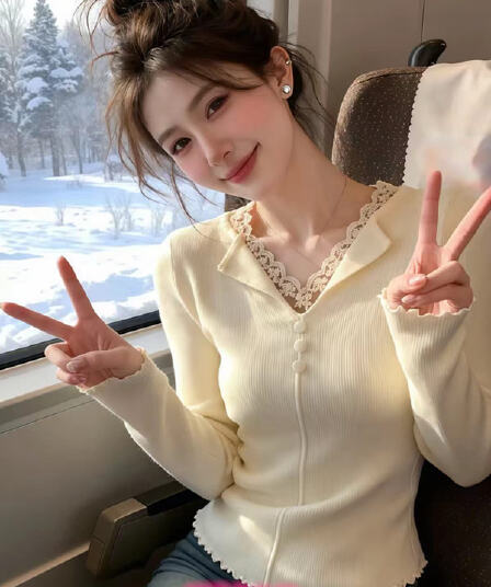 한 부서 폴로 칼라 레이스 조각 V넥 긴팔 니트 스웨터 여성 2026 봄 새로운 몸매 가꾸기 슬림해 보이는 다용도 맨위