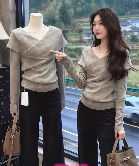 불규칙 회색 십자가 V넥 니트 기본 셔츠 여성 봄 디자인 센스 작은 대중 인사이드 가져 가라. 몸매 가꾸기 만나는 맨위