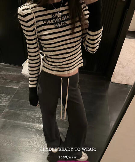 검은 콩 흠 북유럽 휴가 흑백 줄무늬 배색 스웨터 여자 봄 가을 새로운 몸매 가꾸기 쇼트 스타일 니트 맨위