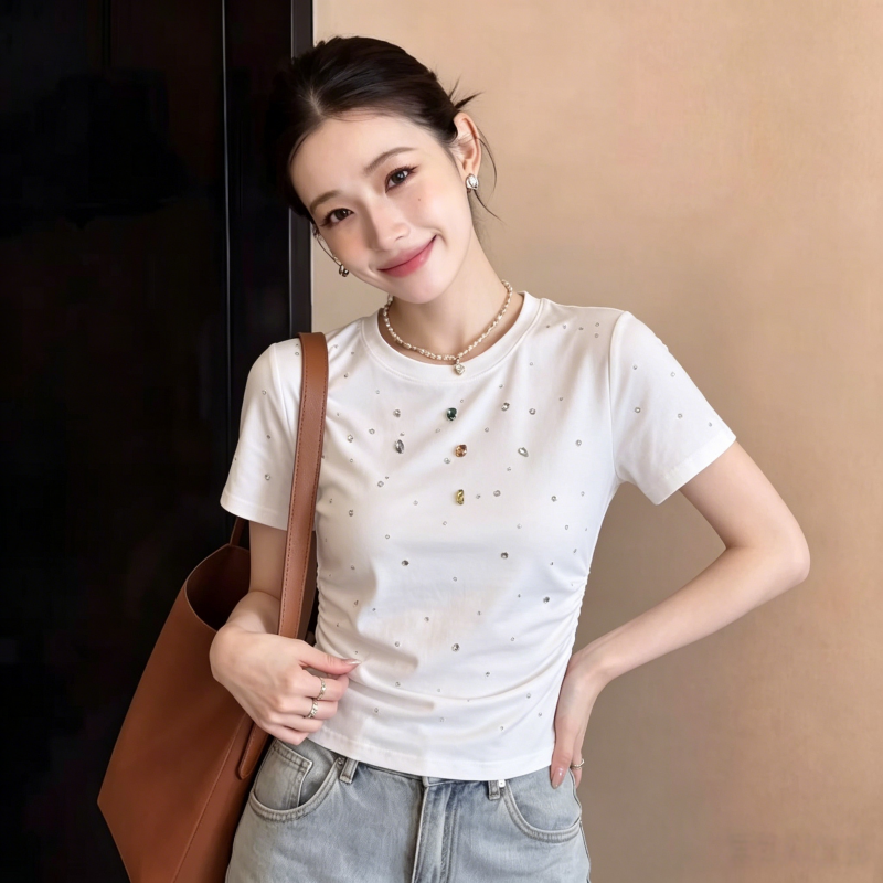 쇼트 스타일 몸매 가꾸기 흰색 티셔츠 여성 2026 새로운 폭발 여름 고급 고유 한 Chic 핫픽스 반팔 맨위