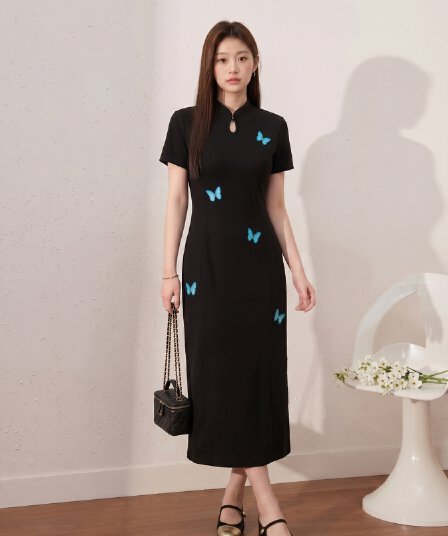 실사 빅 사이즈 여성 의류 2026 새로운 파란색 나비 자수 새로운 중식 드레스 지방 mm 품격 치파오 드레스