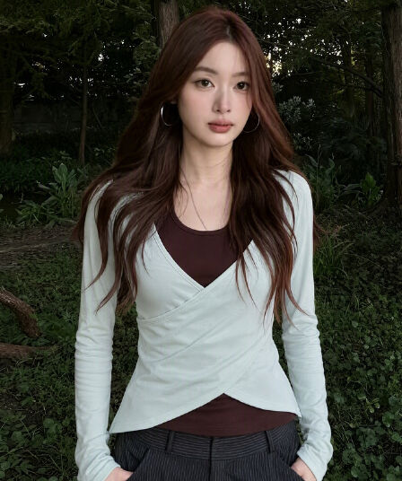 실사 빅 사이즈 여성 의류 한 부서 착용 가져 가라. 페이크 레이어드 행침 목 긴팔 티셔츠 여성 가을 디자인 센스 몸매 가꾸기 맨위