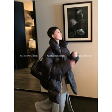 批发SUNONEONE 黑色90白鸭绒中长款羽绒服女冬季加厚保暖设计感面包服