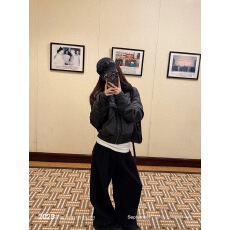 批发温暖壁炉时髦短款带毛领羽绒服外套女冬