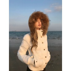 批发8uioio 海岛岁时记 白色短款羽绒服女秋冬新款连帽毛领外套