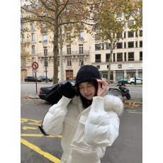 批发茵雪诗白色超大毛领大口袋百搭短款羽绒服女2025冬季新款面包服