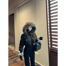 批发M900黑色羽绒服女短款冬季2025年新款连帽超好看大毛领小个子收腰