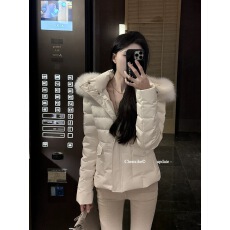 批发何晨曦 12/23 20:00「束感羽绒」白狐毛领收腰羽绒服