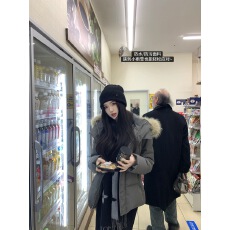 批发famouswang冬日暖炉时髦显瘦灰色大毛领可溯源90白鸭绒羽绒服外套