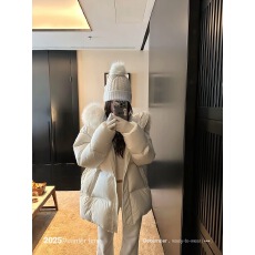 批发SUNONEONE雪国列车 貉子毛领防水加厚保暖羽绒服女冬宽松连帽外套