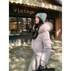 小镇姗姗 雪映阑珊~貉子毛领90白鸭绒羽绒服女冬防风短款连帽外套