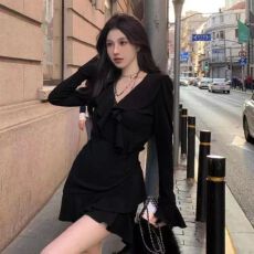 批发设计感荷叶边V领连衣裙女<b class='q'>秋</b>冬纯欲辣妹气质修身收腰a字包臀短裙