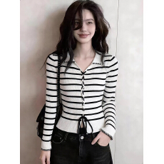 批发洋气百搭<b class='q'>条纹</b>Polo领针织开衫外套设计感上衣女修身短款长袖打底衫