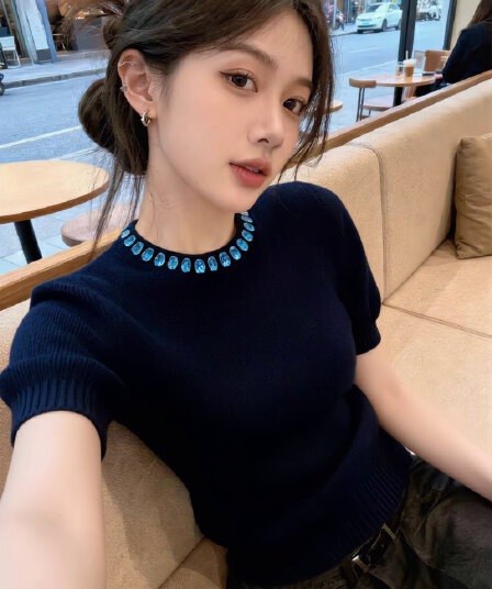 2026 봄 새로운 블루 색상 보석 품격 라운드 넥 반팔 니트 스웨터 여성 몸매 가꾸기 맨위 슬림해 보이는 품격