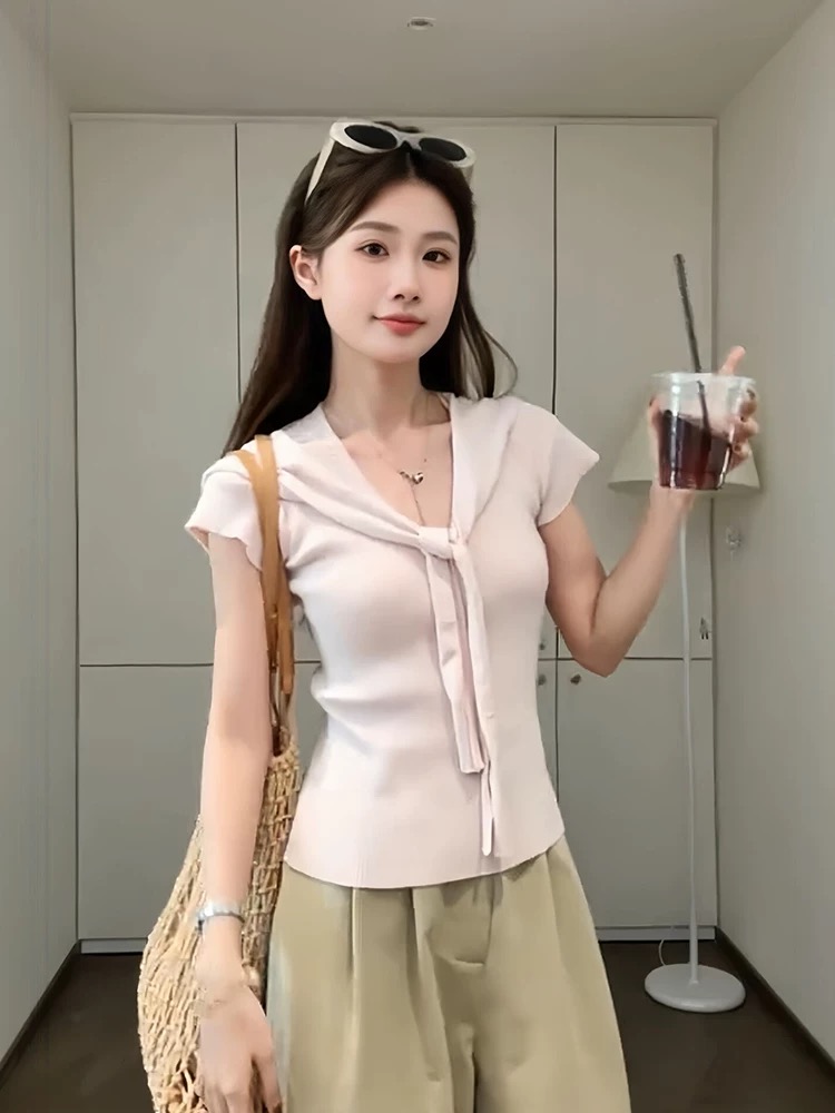 작은 샤넬 스타일 핑크색 숄 V넥 니트 얼음 실크 반팔 티셔츠 여성 여름 슈퍼 잘 생긴 부드러운 고유 한 쇼트 스타일 맨위