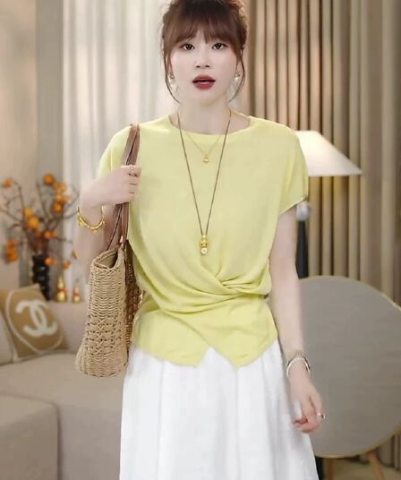 라운드 넥 얼음 실크 반팔 니트 스웨터 여성 2026 새로운 여름 디자인 센스 십자가 고유 한 Chic 슈퍼 잘 생긴 맨위