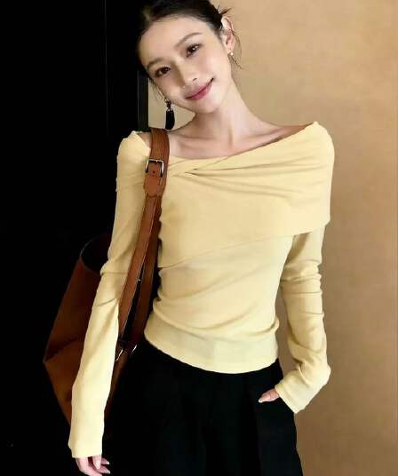 프랑스식 캐주얼 데이트 착용 가져 가라. 황색 오프숄더 맨위 여성 도파민 몸매 가꾸기 슬림해 보이는 맨위 다용도 2026 봄
