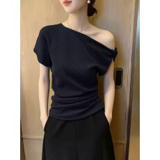 批发黑色轻熟风斜肩收腰<b class='q'>上衣</b>女2026年夏季新款修身显瘦设计感<b class='q'>大码</b>T恤