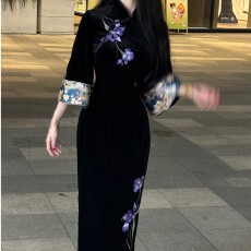 批发秋季2026新中式刺绣改良旗袍礼服名媛高级修身开叉黑色丝绒连衣裙