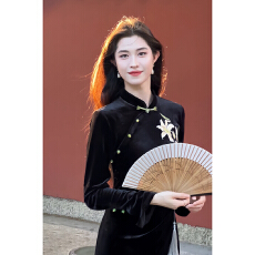 批发2026年烟雨新中式丝绒改良旗袍秋<b class='q'>冬</b>款女显瘦喇叭袖连衣裙长裙