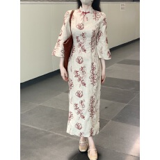 批发2026年秋季改良国风清冷感镂空中式绣花温柔淑女旗袍连衣裙