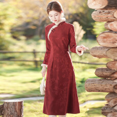 批发加绒加厚酒红色敬酒服旗袍2025款冬装改良A版连衣裙女拜年连衣裙