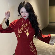 批发加绒加厚新中式高级刺绣过年红旗袍金梅报喜倒大袖气质显白连衣裙