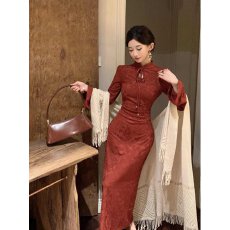 批发年会结婚订婚新中式复古连衣裙秋<b class='q'>冬</b>红色百合花刺绣改良旗袍敬酒服