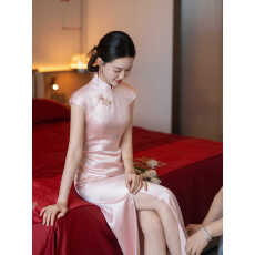 批发新中式旗袍订婚礼<b class='q'>服</b>晨袍女<b class='q'>新娘</b>宴会<b class='q'>敬酒</b><b class='q'>服</b>粉色醋酸缎面盘扣连衣裙