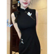 批发画报夫人复古黑色<b class='q'>旗袍</b>女2026<b class='q'>新款</b>新中式国风港工高级刺绣青荷