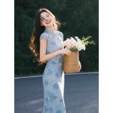 批发复古温柔风超好看印花修身包臀长裙小众时尚气质镂空连衣裙26夏季