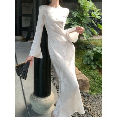批发“云白”新中式缎面提花连衣裙女2026秋季新款修身旗袍裙子