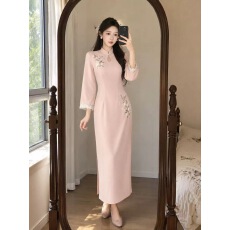 批发新中式国风粉色碎花刺绣旗袍秋季新款少女温婉气质收腰长袖连衣裙