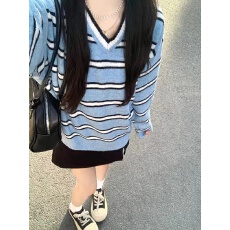 批发2025巨好看的独特超好看韩系减龄蓝色条纹V领针织毛衣短裙两件套