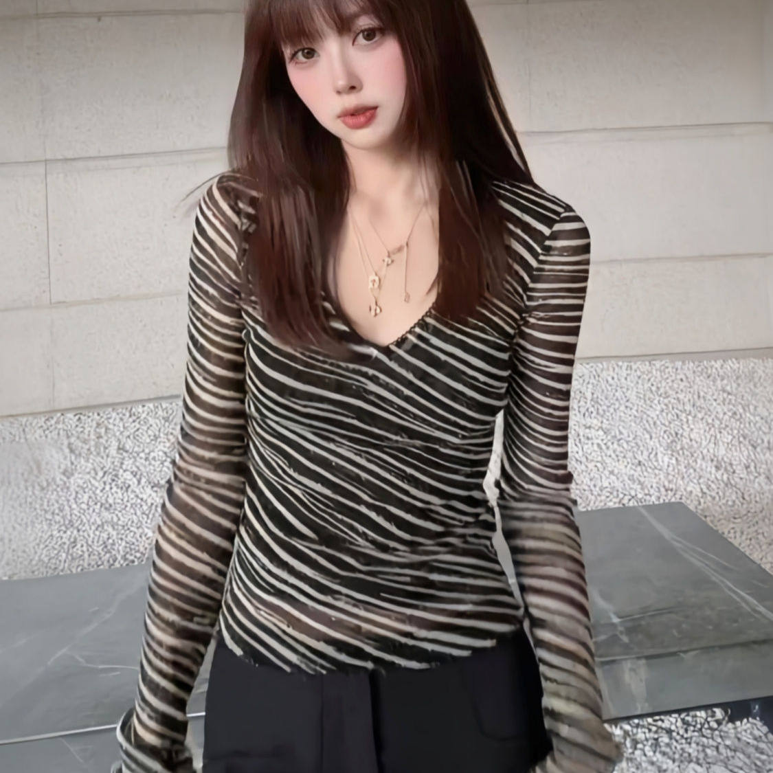 마이크로 ~을 통해 긴팔 몸매 가꾸기 얼룩말 스트라이프 V넥 티셔츠 여성 봄 여름 디자인 센스 기본 셔츠 맨위