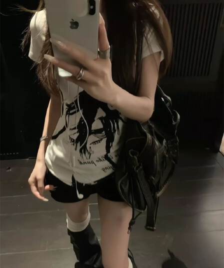 빛 아시아 인 부서 펑크 착용 가져 가라. 핫걸 화이트 V넥 긍정적 인 어깨 반팔 티셔츠 여성 여름 몸매 가꾸기 슬림해 보이는 디자인 작은 대중 맨위