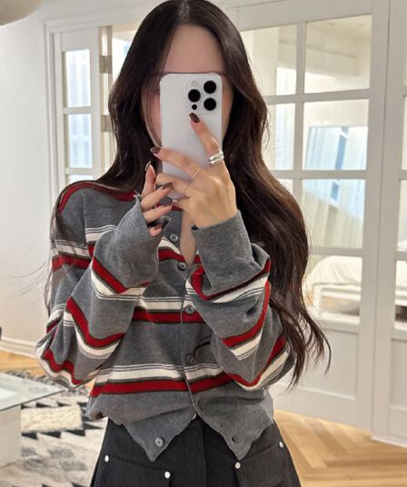 chic 가을 한국 스타일 레트로 연령 감소 라운드 넥 싱글 줄 버튼 몸매 가꾸기 슬림해 보이는 긴팔 스트라이프 니트 오픈 가디건 여성