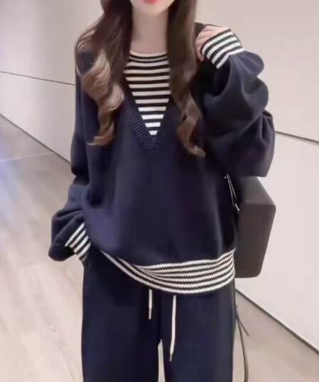 폭발 패션 스트라이프 패치워크 페이크 레이어드 니트 스웨터 여자 가을 섹션 지방 mm 루즈핏 느긋한 바람 슬림해 보이는 맨위